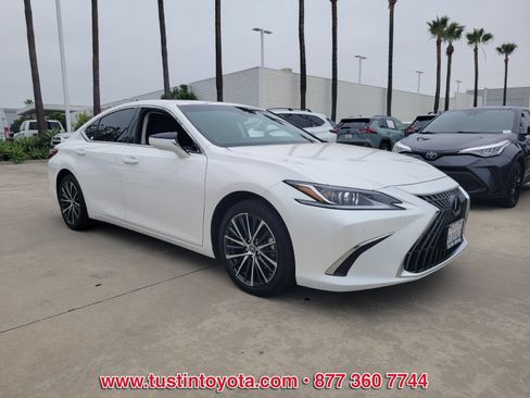 Used 2024 Lexus ES 300h w/ Premium Package FWD image 2