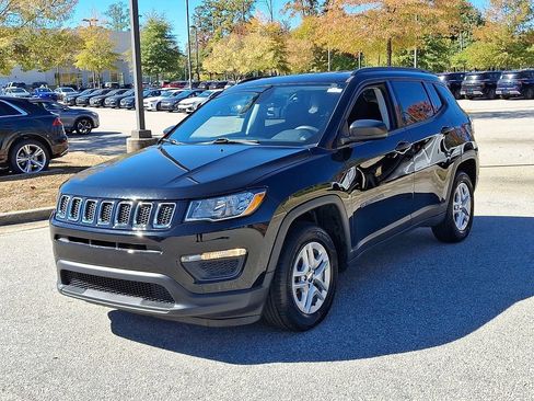 Used 2018 Jeep Compass Sport image 3