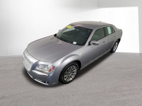 Used 2014 Chrysler 300 C RWD image 38