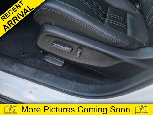 Used 2024 Honda HR-V EX-L image 8