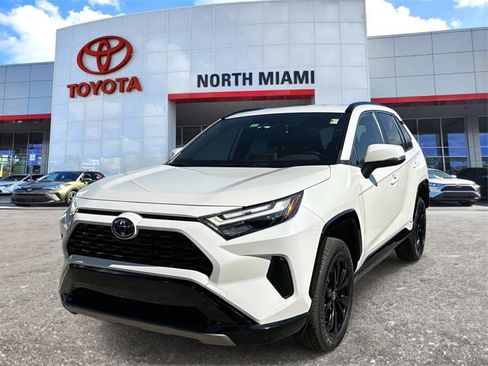 Used 2022 Toyota RAV4 SE image 2
