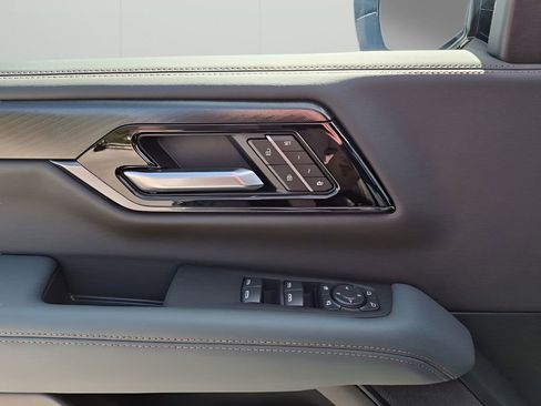 New 2026 GMC Yukon XL AT4 image 27