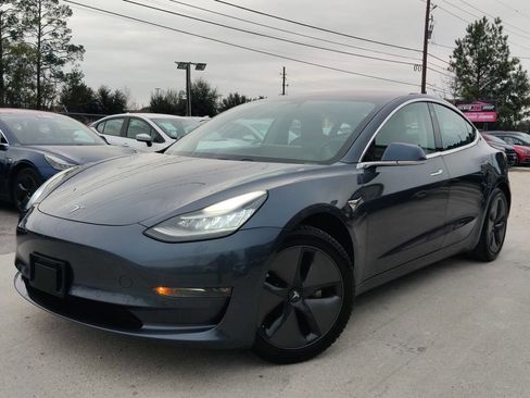 Used 2018 Tesla Model 3 Mid Range image 1