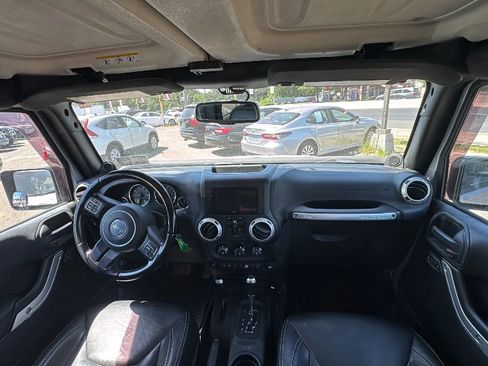 Used 2014 Jeep Wrangler Unlimited Rubicon w/ Connectivity Group AWD/4WD image 18