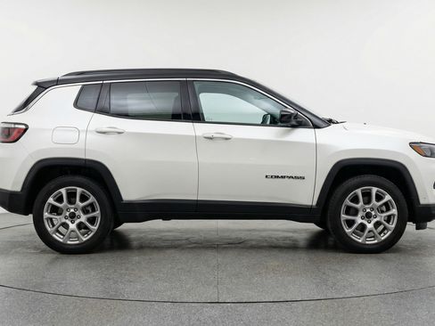 Used 2025 Jeep Compass Limited AWD/4WD image 11