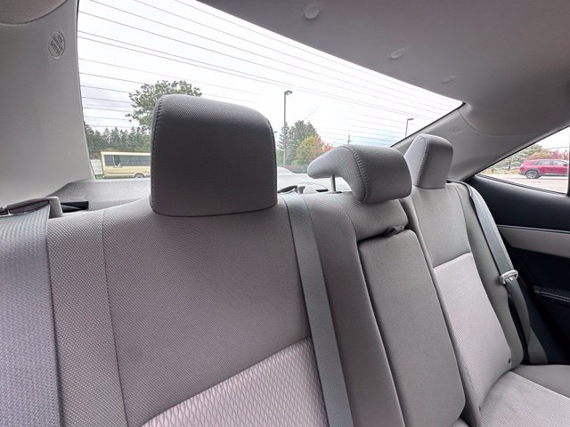 Used 2015 Toyota Corolla LE FWD image 9