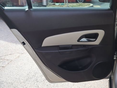 Used 2014 Chevrolet Cruze Diesel image 10