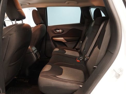 Used 2018 Jeep Cherokee Latitude w/ Altitude Package image 25