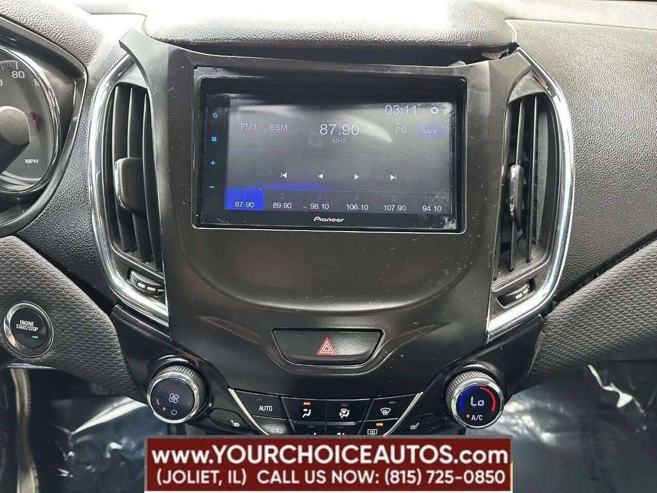 Used 2019 Chevrolet Cruze LT w/ Convenience Package FWD image 40