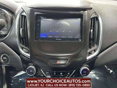 Used 2019 Chevrolet Cruze LT w/ Convenience Package FWD image 40
