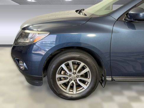 Used 2015 Nissan Pathfinder SV FWD image 11