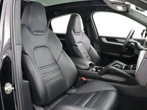 Used 2024 Porsche Cayenne Coupe w/ Premium Package Plus AWD/4WD image 31