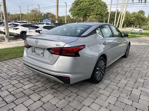 Used 2024 Nissan Altima 2.5 SV FWD image 35