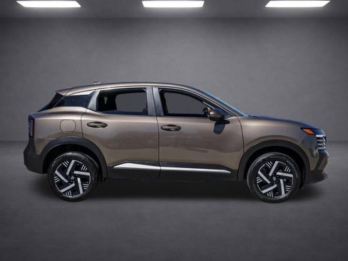 Used 2025 Nissan Kicks SV FWD image 3