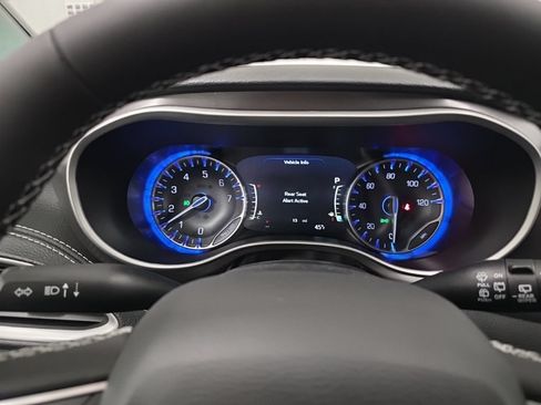 New 2026 Chrysler Pacifica Select AWD/4WD image 17