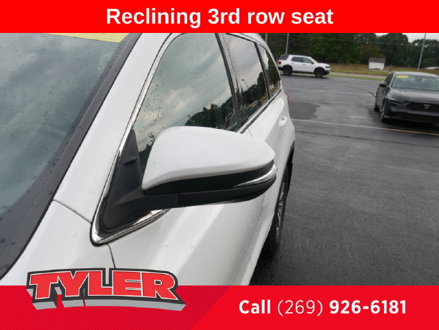 Used 2017 Toyota Highlander XLE AWD/4WD image 11