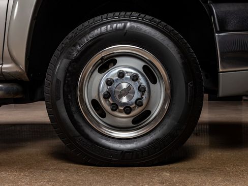 Used 2005 Chevrolet Silverado 3500 LT w/ Heavy-Duty Power Package image 10