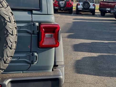 New 2024 Jeep Wrangler Unlimited Rubicon w/ Convenience Group image 19