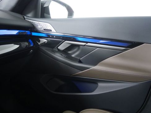 Certified 2025 BMW i5 M60 image 31