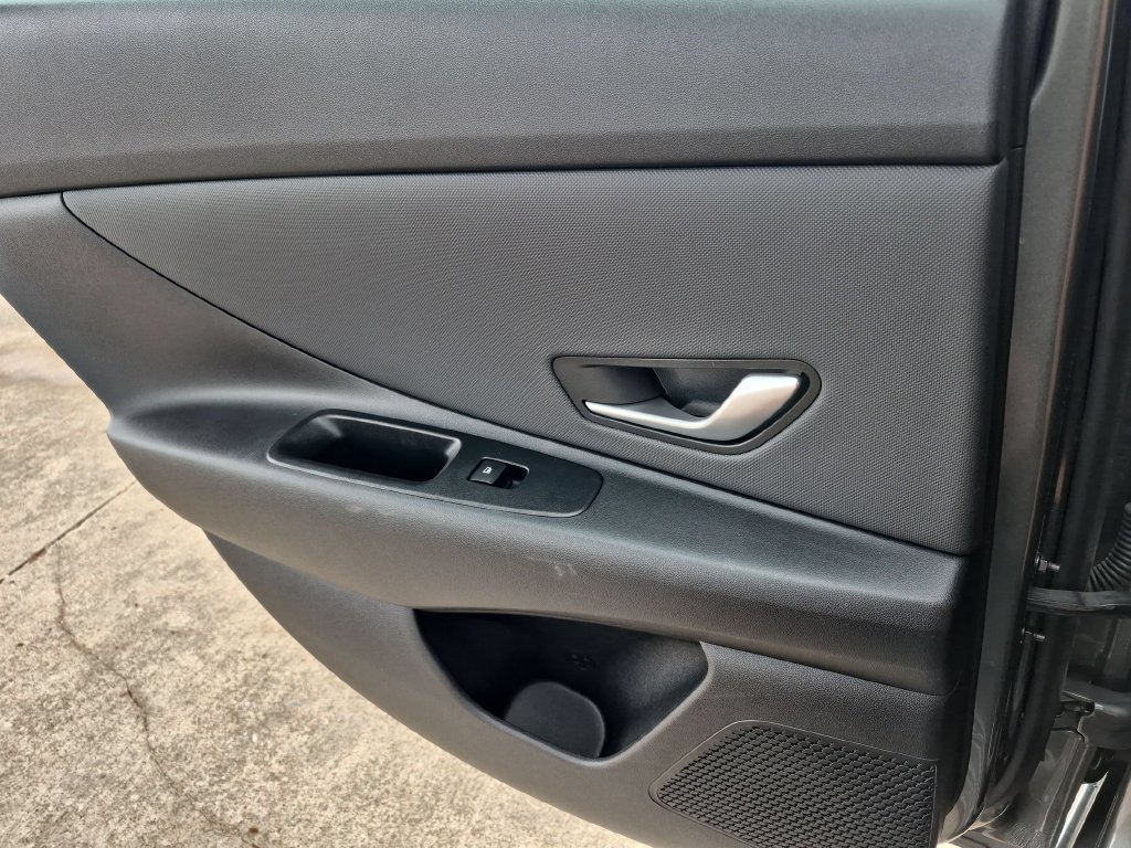 Used 2025 Hyundai Elantra SEL FWD image 27