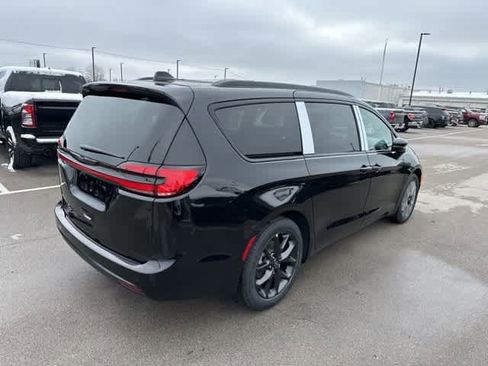 New 2026 Chrysler Pacifica Select image 19