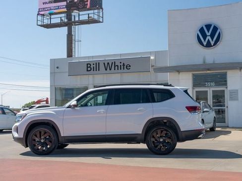 New 2026 Volkswagen Atlas SE FWD image 3
