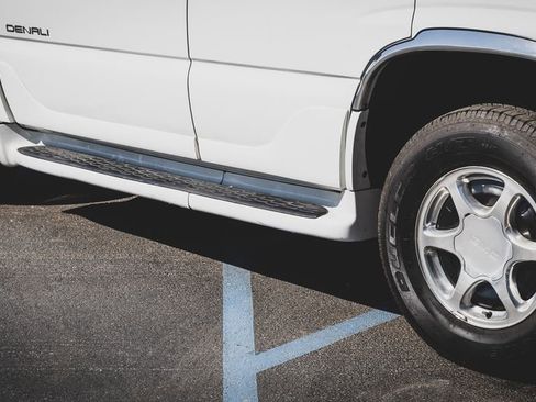 Used 2003 GMC Yukon Denali image 5