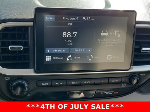Used 2025 Hyundai Venue SEL FWD image 11