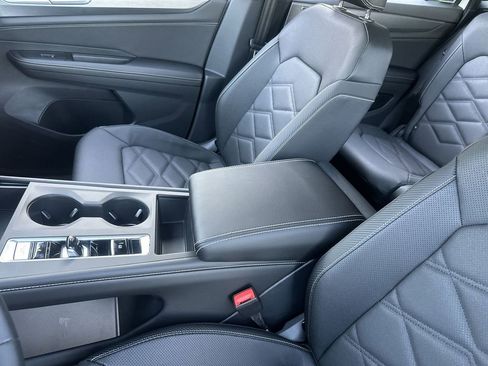 New 2026 Volkswagen Atlas Cross Sport SE image 21