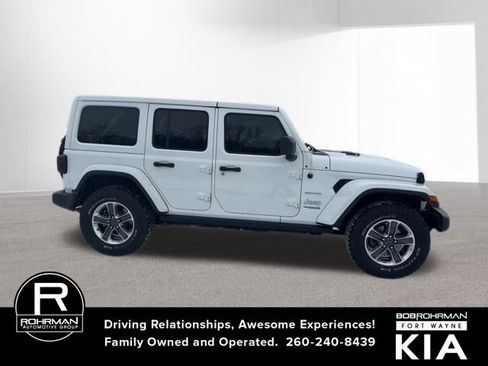 Used 2018 Jeep Wrangler Unlimited Sahara image 7