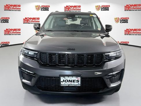 Used 2024 Jeep Grand Cherokee Limited w/ Black Appearance Package AWD/4WD image 13