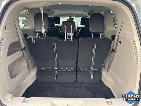 Used 2024 Chrysler Pacifica Touring-L image 6