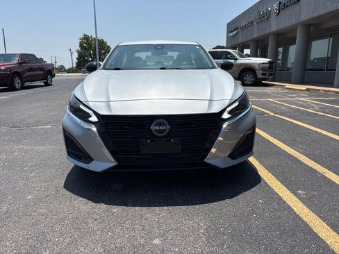 Used 2024 Nissan Altima 2.5 S FWD image 2