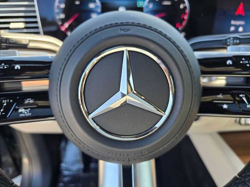 Used 2024 Mercedes-Benz GLS 450 4MATIC image 27