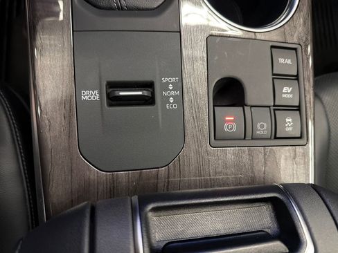 Used 2023 Toyota Highlander Limited image 32