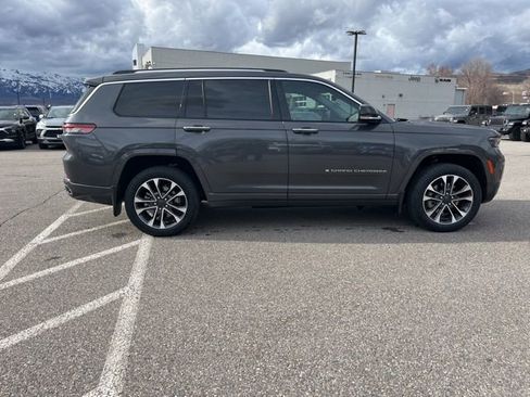 Used 2022 Jeep Grand Cherokee L Overland w/ Luxury Tech Group IV image 2