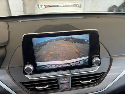 Used 2025 Nissan Altima 2.5 SV FWD image 23