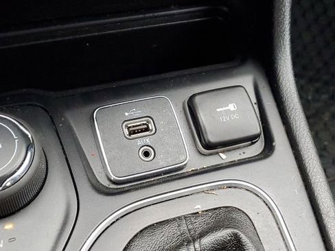 Used 2019 Jeep Cherokee Latitude Plus w/ Cold Weather Group image 26