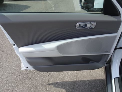 Used 2023 Hyundai Ioniq 6 Limited image 13