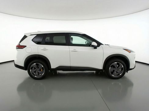 Used 2025 Nissan Rogue SV image 11