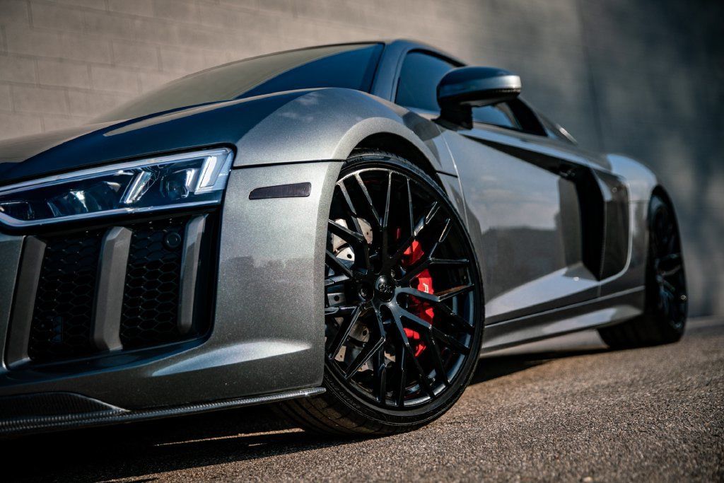 Used 2017 Audi R8 V10 w/ Carbon Exterior Package AWD/4WD image 2