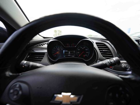 Used 2018 Chevrolet Impala LT FWD image 15