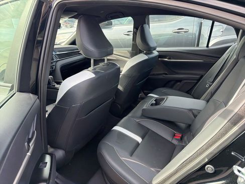 Used 2025 Toyota Camry SE w/ Convenience Package image 9