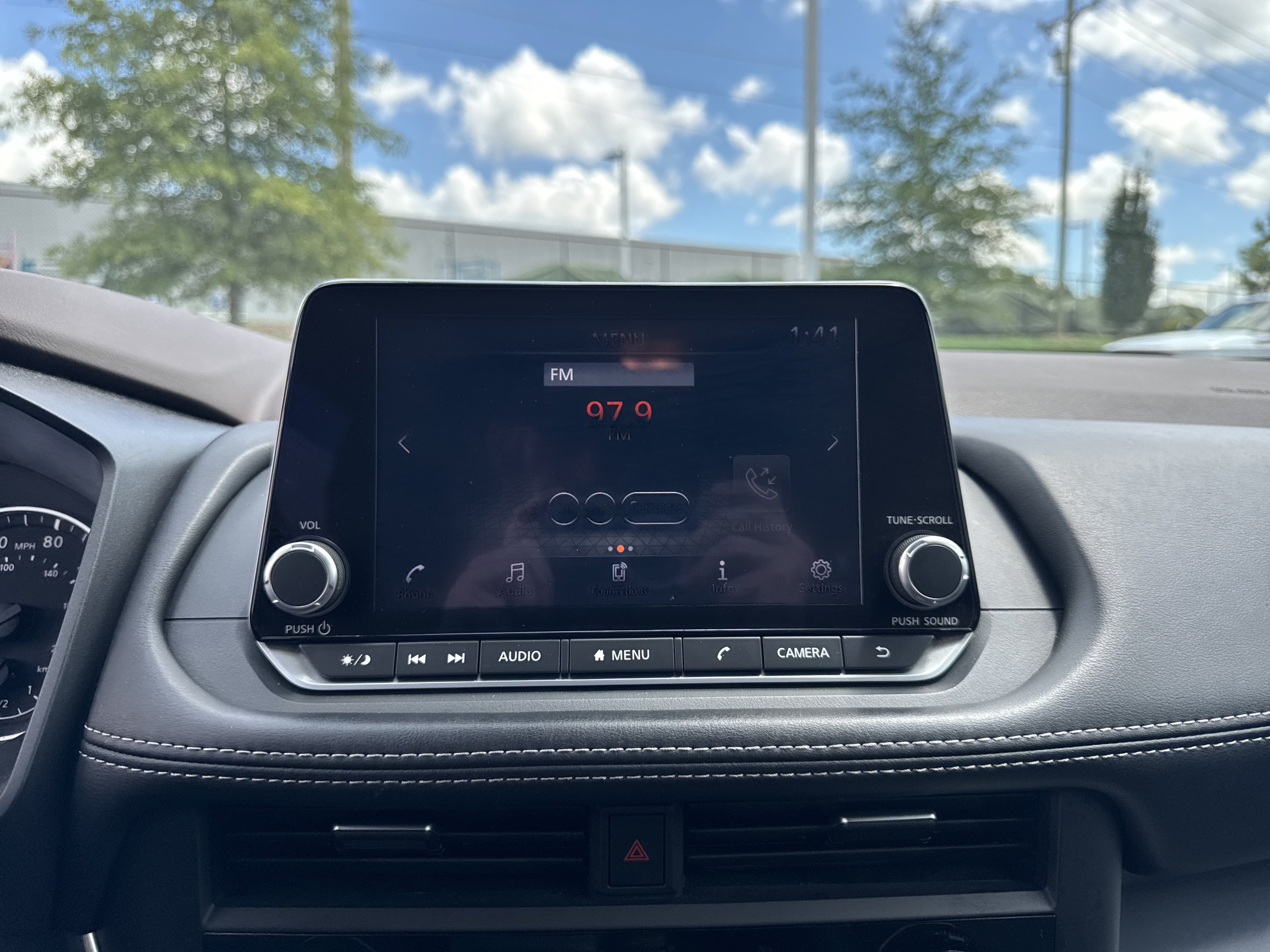 Used 2023 Nissan Rogue S AWD/4WD image 23
