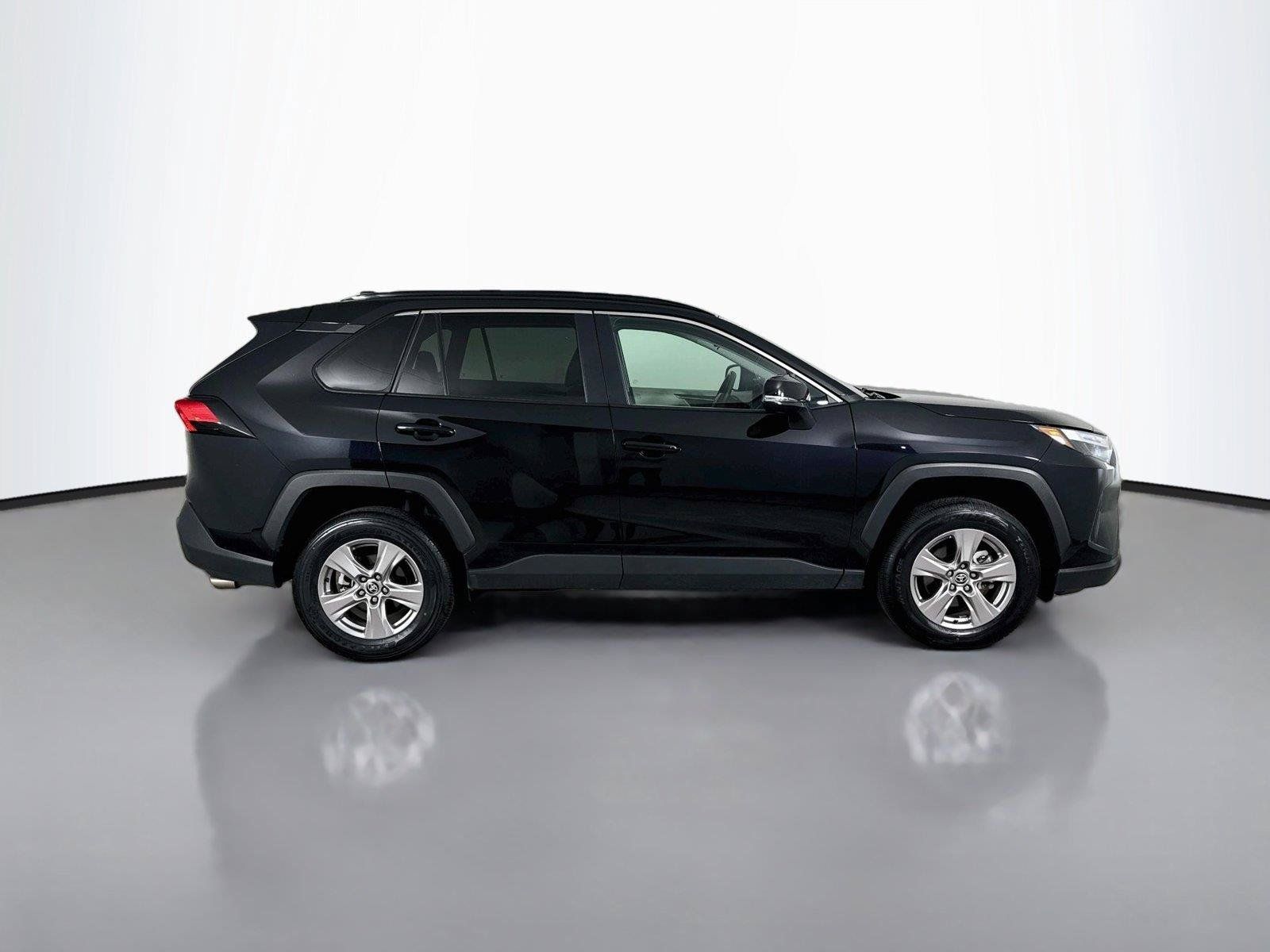 Used 2025 Toyota RAV4 XLE AWD/4WD image 16
