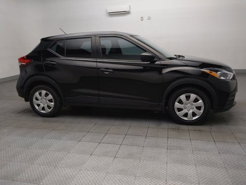 Used 2020 Nissan Kicks S FWD image 11