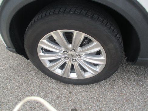 Used 2021 Ford Explorer King Ranch w/ Premium Technology Package image 25