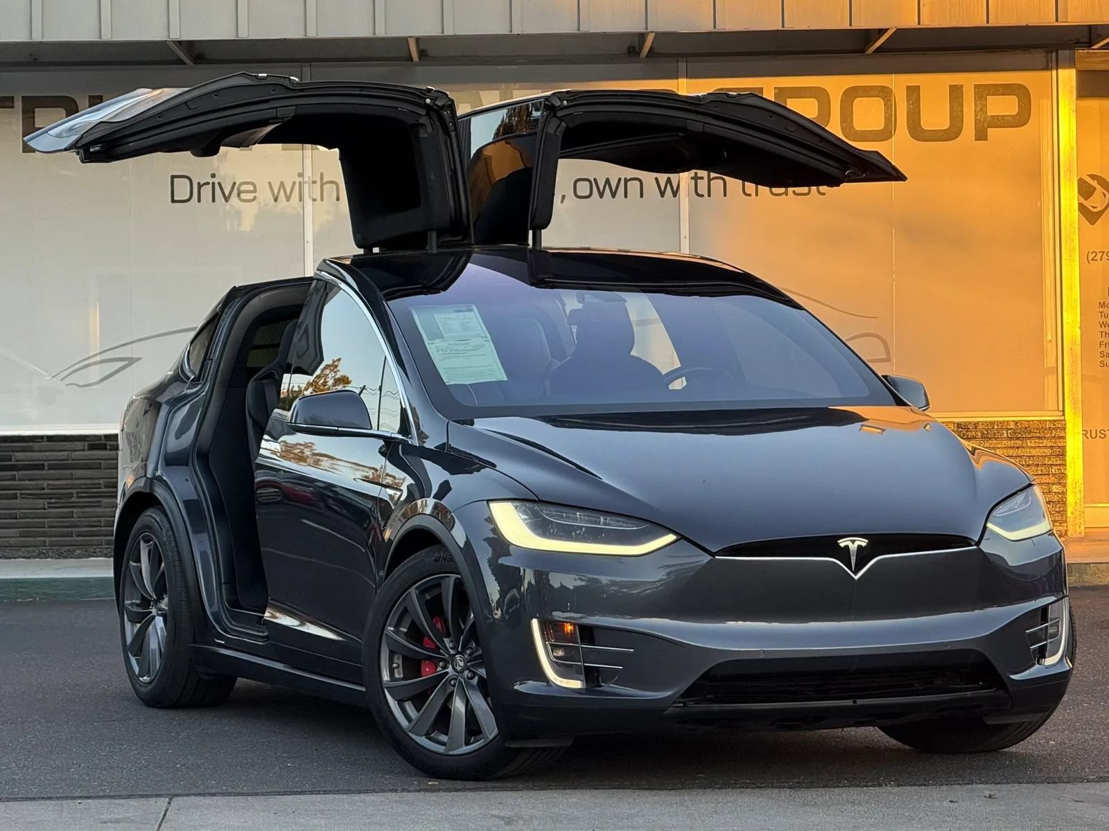 Used 2016 Tesla Model X Performance AWD/4WD image 3