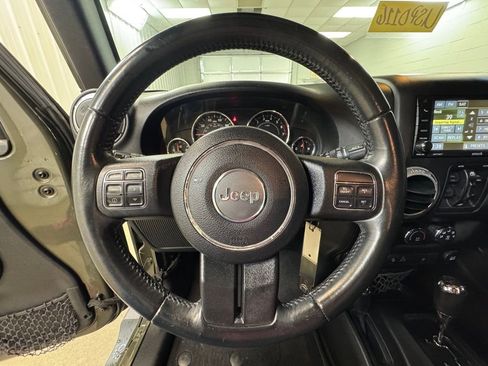 Used 2016 Jeep Wrangler Unlimited Sahara w/ Dual Top Group AWD/4WD image 29