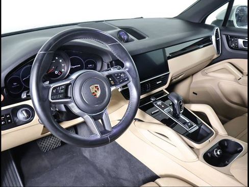 Used 2020 Porsche Cayenne AWD/4WD image 6